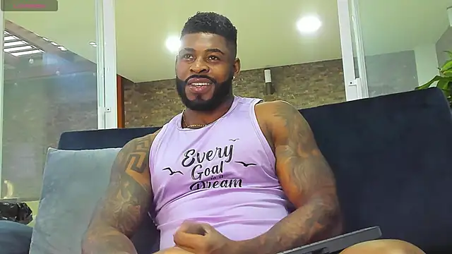 Snapshot of Makonneen chatting on 12-15-24, 10:04 Makonneen online show from 12-15-24, 10:04