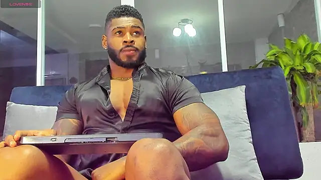 Snapshot of Makonneen chatting on 12-18-24, 03:15 Makonneen online show from 12-18-24, 03:15