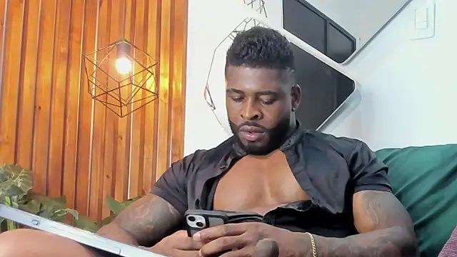 Snapshot of Makonneen chatting on 02-12-25, 01:30 Makonneen online show from 02-12-25, 01:30