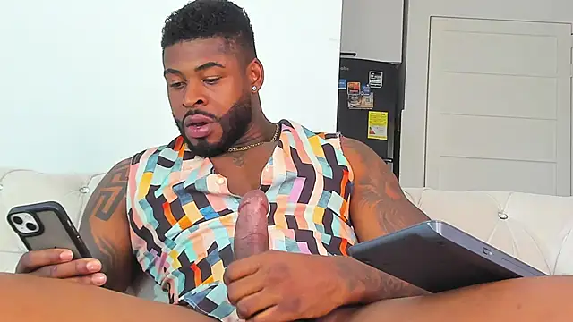 Snapshot of Makonneen chatting on 09-15-25, 10:10 Makonneen online show from 09-15-25, 10:10