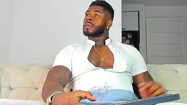 Snapshot of Makonneen chatting on 10-24-25, 09:55 Makonneen online show from 10-24-25, 09:55