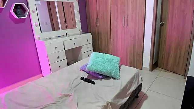 Medelynevans1 online show from 10-16-25, 09:49