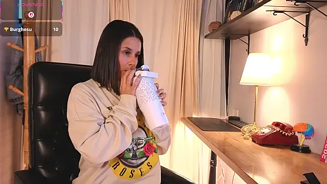 Alice milf  online show from 12-05-25, 11:08