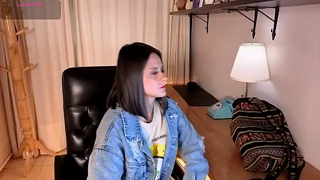 Snapshot of Alice_milf_ chatting on 01-09-26, 11:13 Alice milf online show from 01-09-26, 11:13