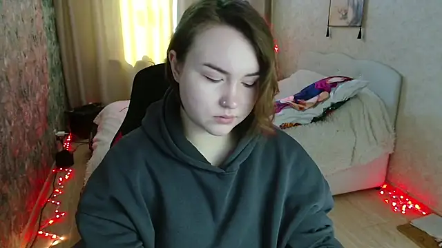 Snapshot of Jenny_Fox chatting on 04-24-26, 04:37 Jenny Fox online show from 04-24-26, 04:37