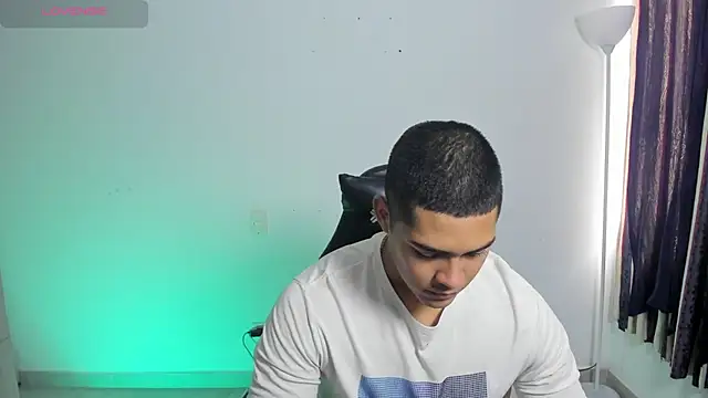 Snapshot of Iamdylan777 chatting on 02-18-26, 01:18 Iamdylan777 online show from 02-18-26, 01:18