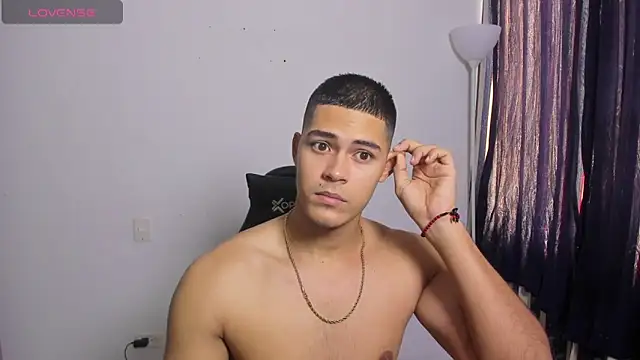 Snapshot of Iamdylan777 chatting on 02-26-26, 01:21 Iamdylan777 online show from 02-26-26, 01:21