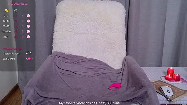 Snapshot of Hot_Thumbelina chatting on 12-15-25, 12:26 Hot Thumbelina online show from 12-15-25, 12:26