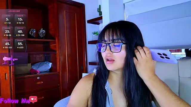 scarlleth  online show from 11-06-25, 12:17