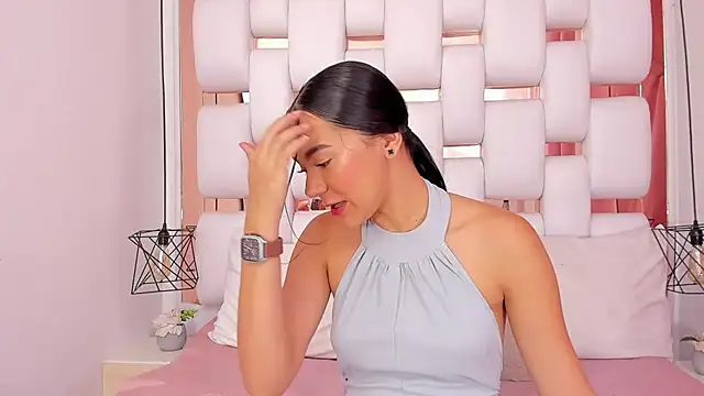 EmmyCruzZ online show from 10-23-25, 07:01