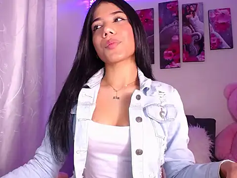 Snapshot of Alissarhys26 chatting on 12-04-24, 12:08 Alissarhys26 online show from 12-04-24, 12:08