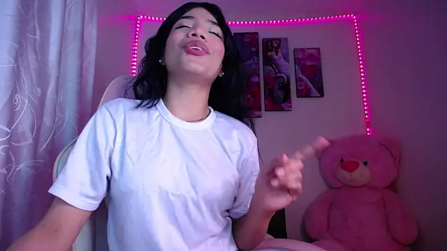 Snapshot of Alissarhys26 chatting on 02-06-25, 10:21 Alissarhys26 online show from 02-06-25, 10:21