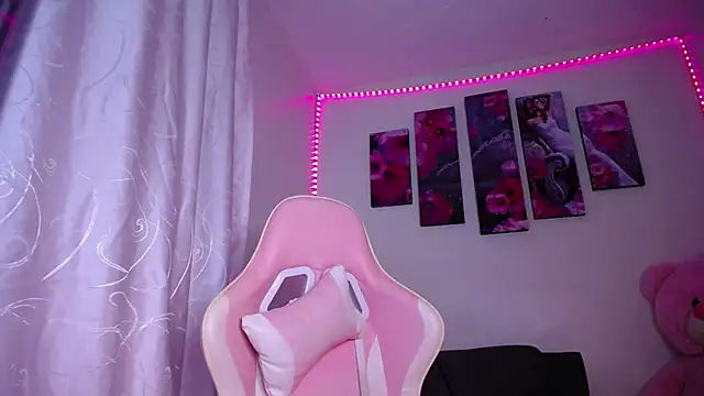 Snapshot of Alissarhys26 chatting on 02-07-25, 01:25 Alissarhys26 online show from 02-07-25, 01:25