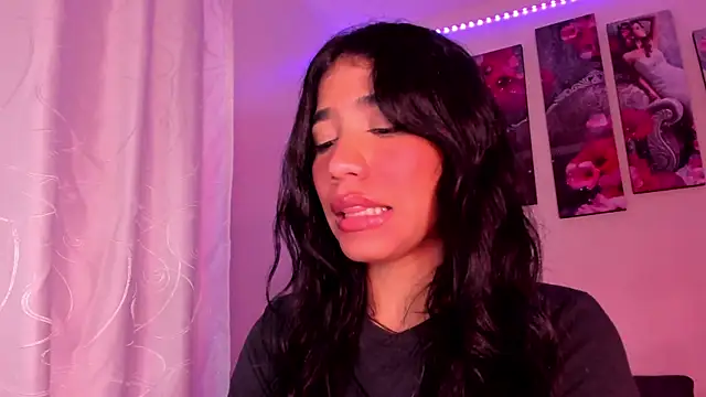 Snapshot of Alissarhys26 chatting on 03-12-25, 01:14 Alissarhys26 online show from 03-12-25, 01:14