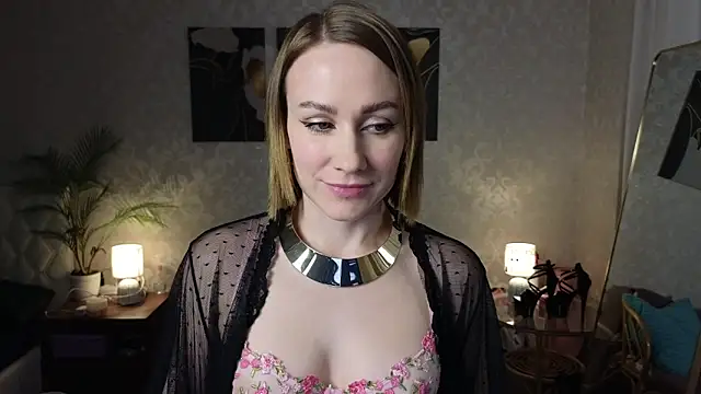 Snapshot of VeronicaRoss chatting on 10-22-25, 11:10 VeronicaRoss online show from 10-22-25, 11:10
