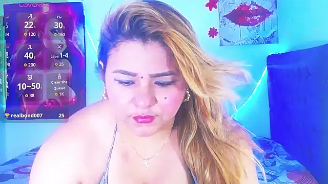 Snapshot of Charlotte_mh chatting on 11-21-25, 05:33 Charlotte mh online show from 11-21-25, 05:33