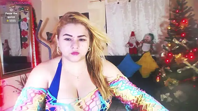 Snapshot of Charlotte_mh chatting on 12-18-25, 09:15 Charlotte mh online show from 12-18-25, 09:15