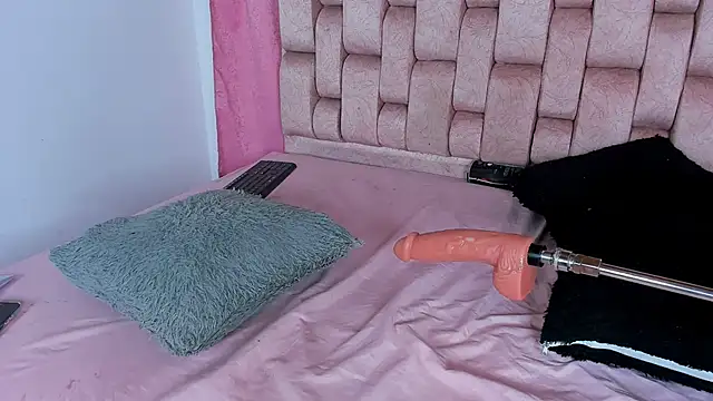 Snapshot of Emma_Evelyn chatting on 10-12-25, 07:13 Emma Evelyn online show from 10-12-25, 07:13