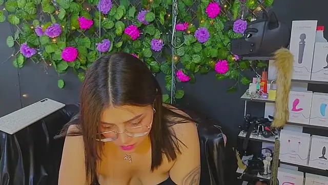 Snapshot of Sweett_Mollyy chatting on 06-09-26, 06:08 Sweett Mollyy online show from 06-09-26, 06:08