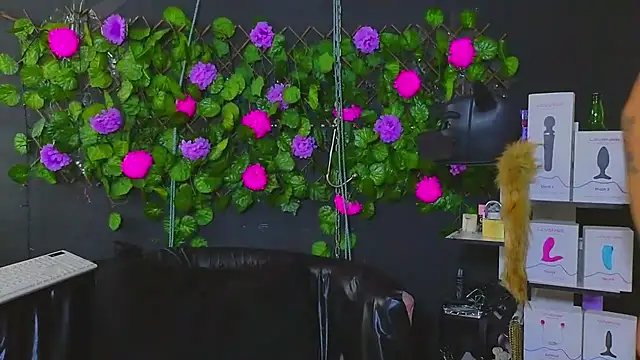 Snapshot of Sweett_Mollyy chatting on 07-28-26, 05:34 Sweett Mollyy online show from 07-28-26, 05:34
