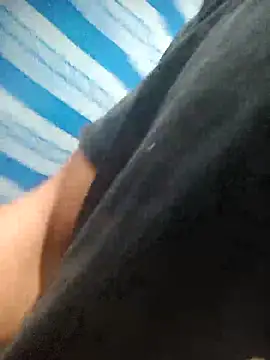 Snapshot of Leonul chatting on 11-04-25, 05:28 Leonul online show from 11-04-25, 05:28