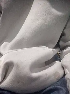 Snapshot of Leonul chatting on 12-14-25, 11:53 Leonul online show from 12-14-25, 11:53