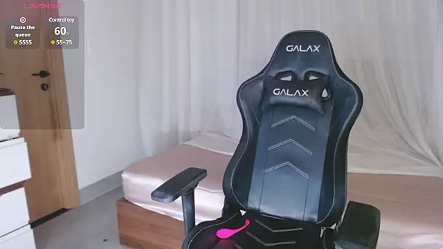 Lin SiYee online show from 03-22-25, 02:47