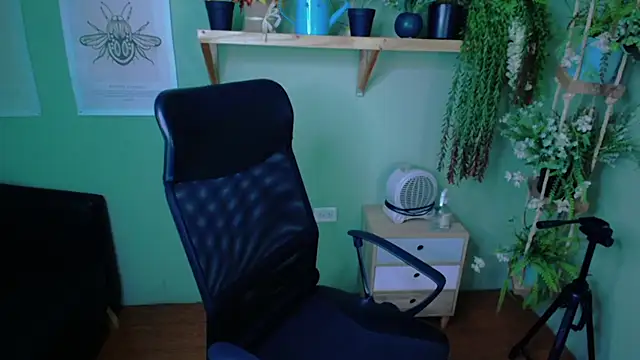 Snapshot of Fernanda__ chatting on 10-30-25, 04:08 Fernanda online show from 10-30-25, 04:08