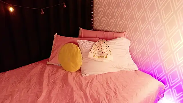 littleebluee online show from 12-05-25, 03:04