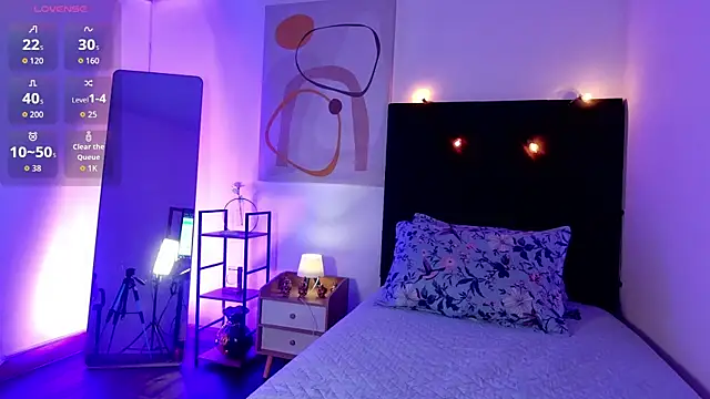 littleebluee online show from 05-22-26, 07:52