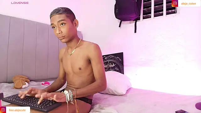 alejo cute online show from 02-06-25, 04:21