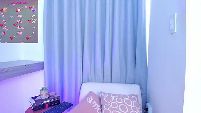 Snapshot of Lucyortiz_ chatting on 03-21-25, 06:51 Lucyortiz online show from 03-21-25, 06:51