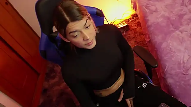 Snapshot of tay_ler3 chatting on 02-07-25, 06:03 tay ler3 online show from 02-07-25, 06:03