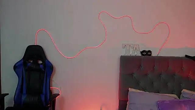 Snapshot of tay_ler3 chatting on 02-13-25, 10:33 tay ler3 online show from 02-13-25, 10:33