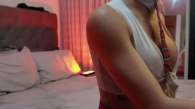 Snapshot of tay_ler3 chatting on 03-18-25, 10:48 tay ler3 online show from 03-18-25, 10:48