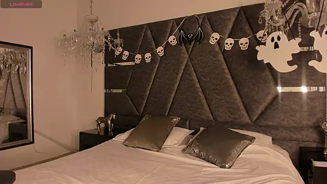 Snapshot of IsabellaGrey19 chatting on 10-28-25, 08:00 IsabellaGrey19 online show from 10-28-25, 08:00