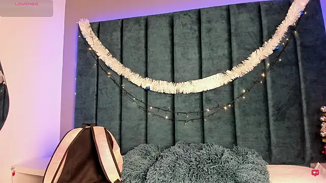 Snapshot of IsabellaGrey19 chatting on 12-18-25, 07:20 IsabellaGrey19 online show from 12-18-25, 07:20