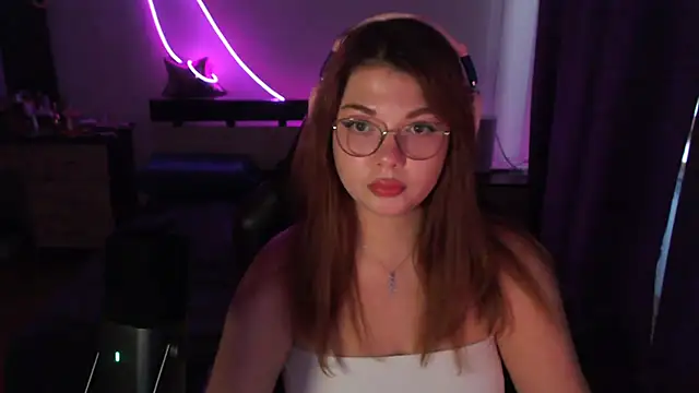 helengilmor online show from 10-14-25, 01:45