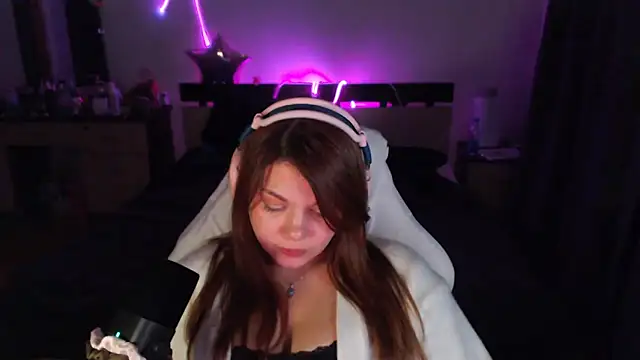 helengilmor online show from 12-04-25, 06:27