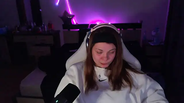 helengilmor online show from 12-13-25, 08:14