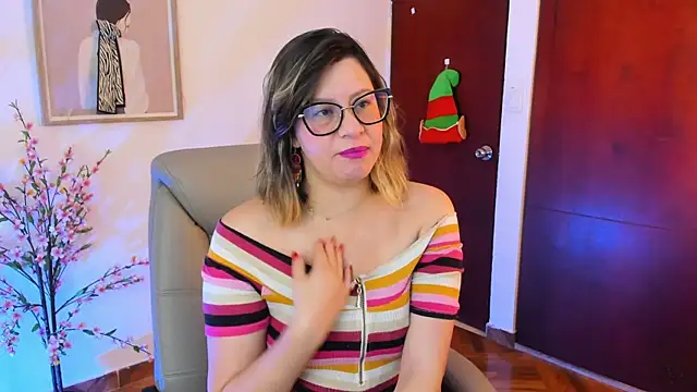 Chanelll Taylorr  online show from 11-22-25, 10:36