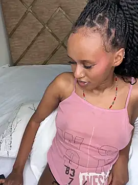 Snapshot of Star_Light2 chatting on 12-21-24, 02:19 Star Light2 online show from 12-21-24, 02:19