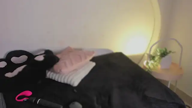 katiepeach  online show from 06-10-26, 12:04