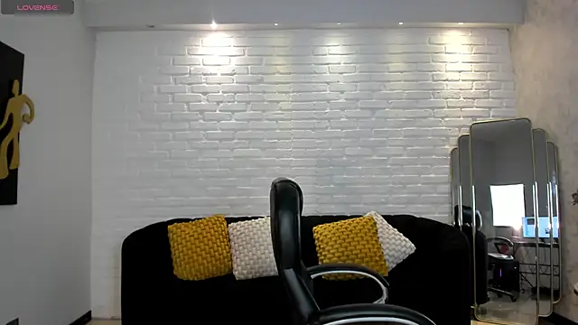 Snapshot of VictoriaMilan_ chatting on 01-17-25, 08:22 VictoriaMilan online show from 01-17-25, 08:22