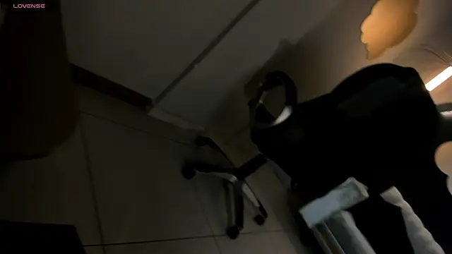 Snapshot of VictoriaMilan_ chatting on 02-01-25, 12:05 VictoriaMilan online show from 02-01-25, 12:05