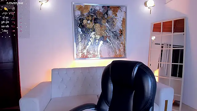 Snapshot of VictoriaMilan_ chatting on 02-08-25, 11:24 VictoriaMilan online show from 02-08-25, 11:24