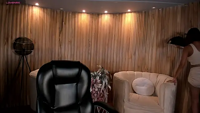 Snapshot of VictoriaMilan_ chatting on 03-02-25, 11:53 VictoriaMilan online show from 03-02-25, 11:53