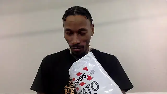 Snapshot of KingDerRico chatting on 12-23-25, 03:37 KingDerRico online show from 12-23-25, 03:37