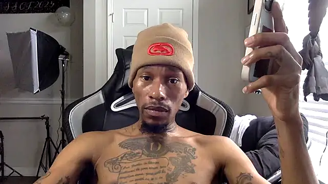 Snapshot of KingDerRico chatting on 02-05-26, 06:34 KingDerRico online show from 02-05-26, 06:34