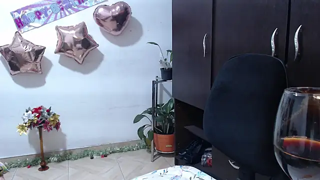 Zoe--khalL online show from 12-23-25, 04:54